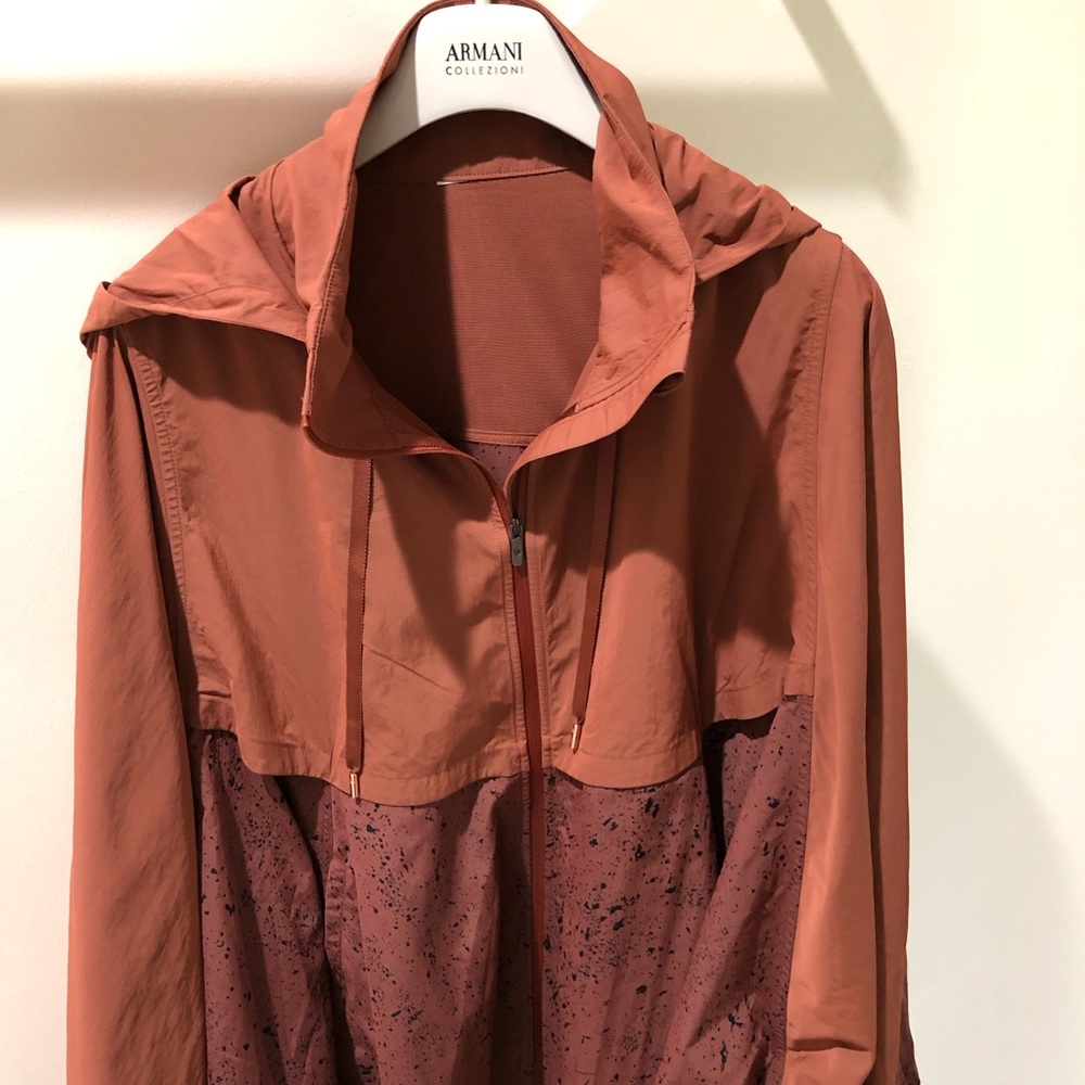 Lululemon water resistant cape - Picture 6 of 6